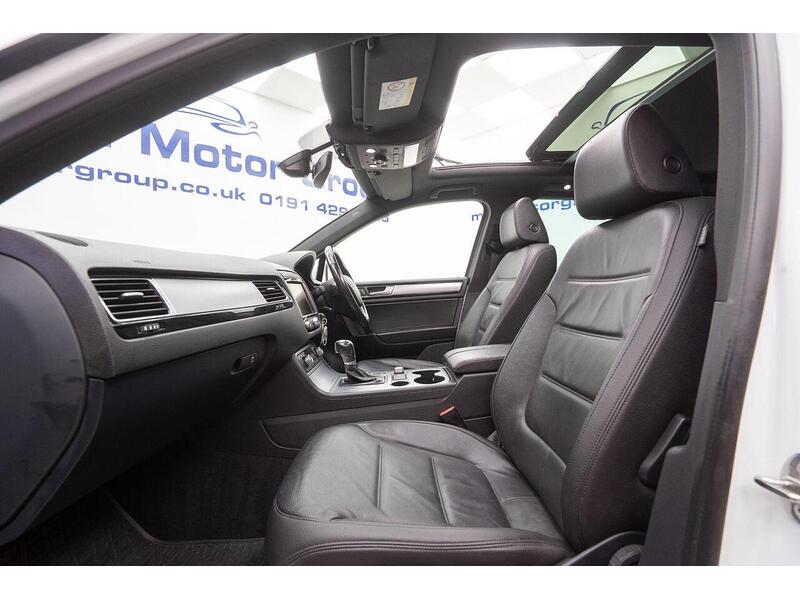 Volkswagen Touareg 3.0 TDI V6 BlueMotion Tech R-Line Tiptronic 4WD Euro 6 (s/s) 5dr - U1345