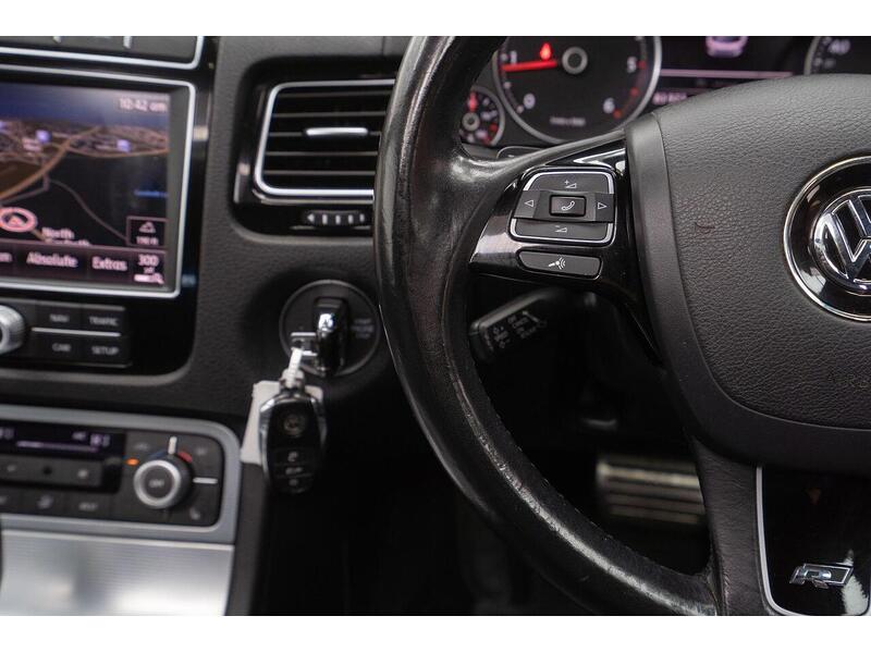 Volkswagen Touareg 3.0 TDI V6 BlueMotion Tech R-Line Tiptronic 4WD Euro 6 (s/s) 5dr - U1345