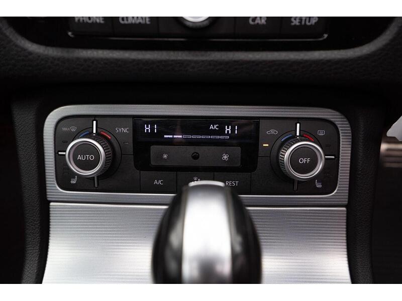 Volkswagen Touareg 3.0 TDI V6 BlueMotion Tech R-Line Tiptronic 4WD Euro 6 (s/s) 5dr - U1345