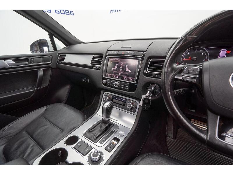 Volkswagen Touareg 3.0 TDI V6 BlueMotion Tech R-Line Tiptronic 4WD Euro 6 (s/s) 5dr - U1345