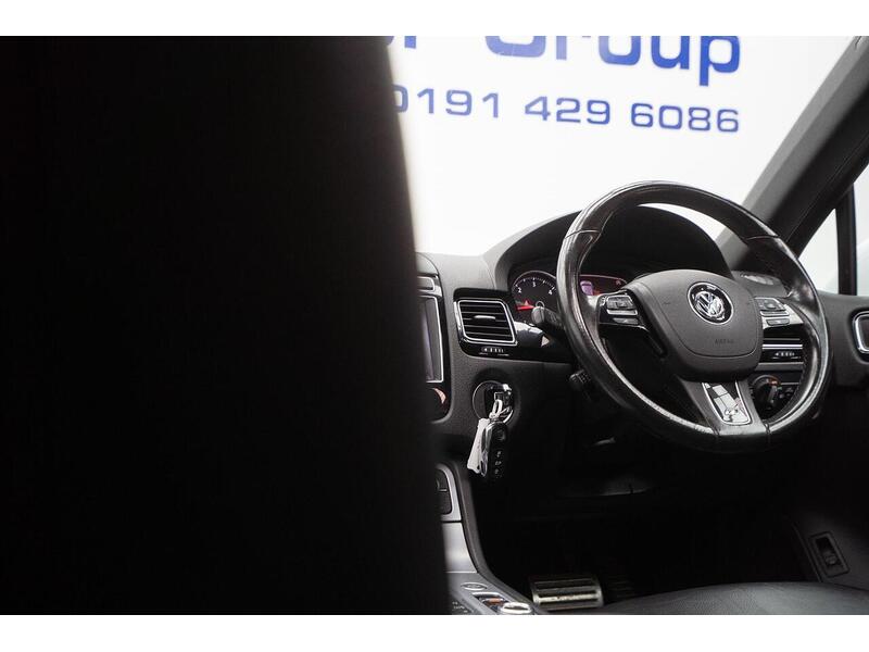 Volkswagen Touareg 3.0 TDI V6 BlueMotion Tech R-Line Tiptronic 4WD Euro 6 (s/s) 5dr - U1345