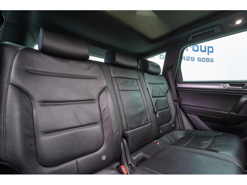 Volkswagen Touareg 3.0 TDI V6 BlueMotion Tech R-Line Tiptronic 4WD Euro 6 (s/s) 5dr - U1345