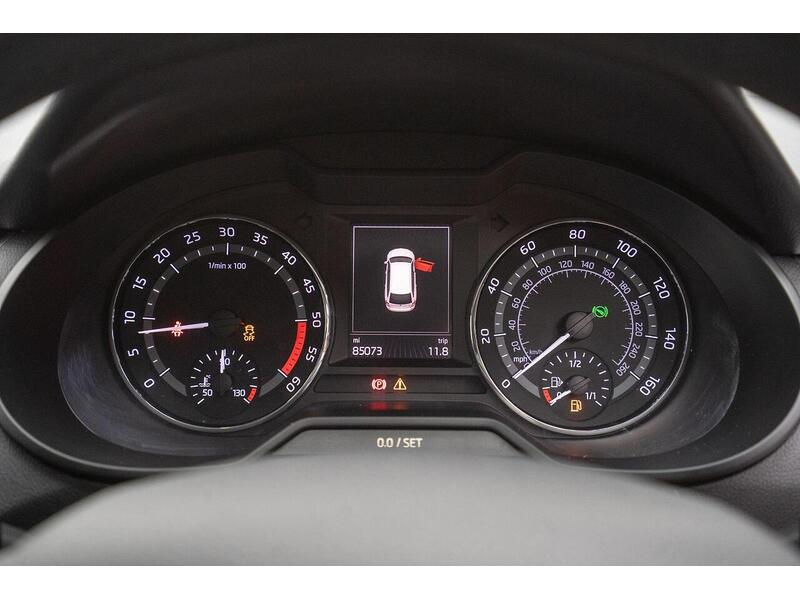 Skoda Octavia 2.0 TDI Scout DSG 4WD Euro 6 (s/s) 5dr - U1346