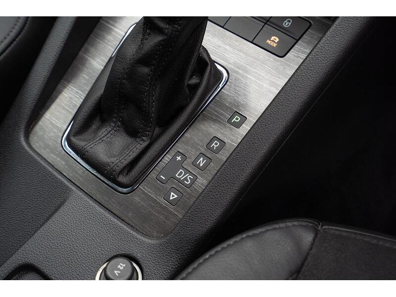 Skoda Octavia 2.0 TDI Scout DSG 4WD Euro 6 (s/s) 5dr - U1346