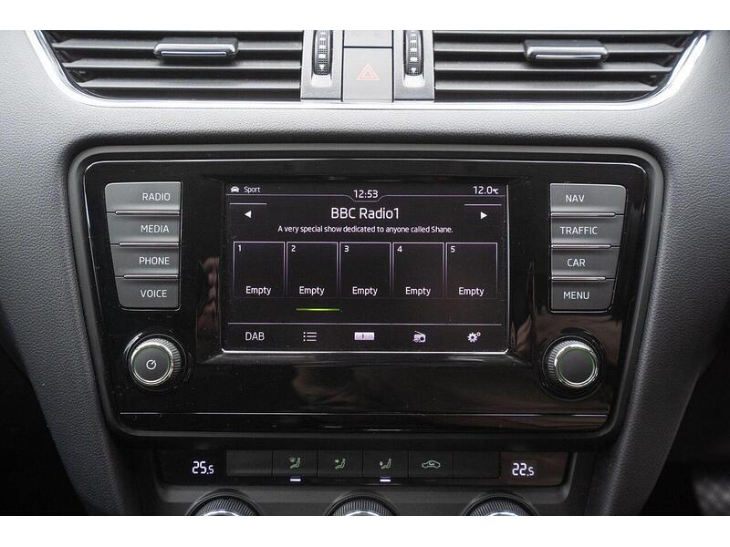 Skoda Octavia 2.0 TDI Scout DSG 4WD Euro 6 (s/s) 5dr - U1346