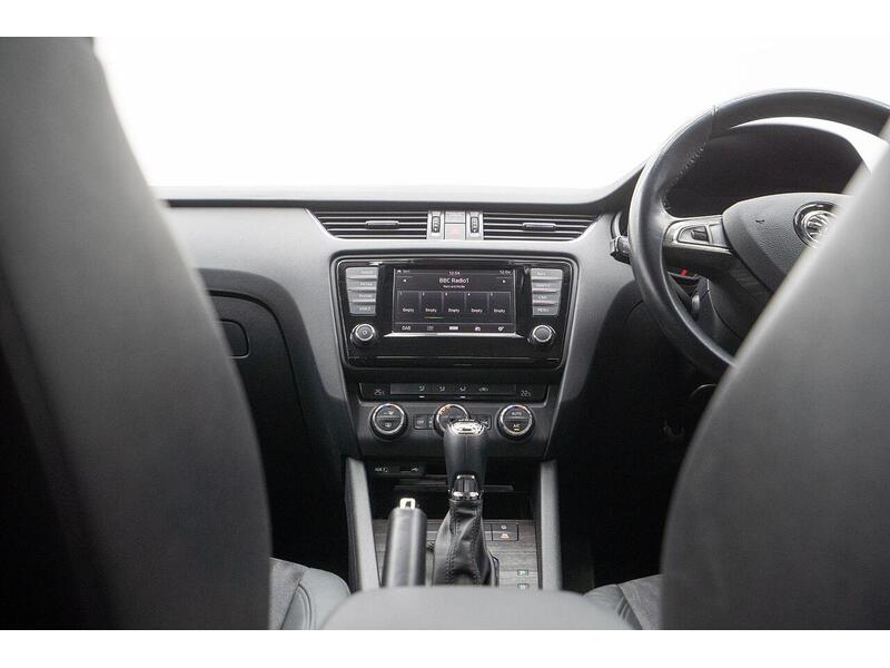 Skoda Octavia 2.0 TDI Scout DSG 4WD Euro 6 (s/s) 5dr - U1346