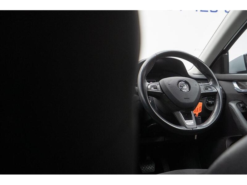 Skoda Octavia 2.0 TDI Scout DSG 4WD Euro 6 (s/s) 5dr - U1346