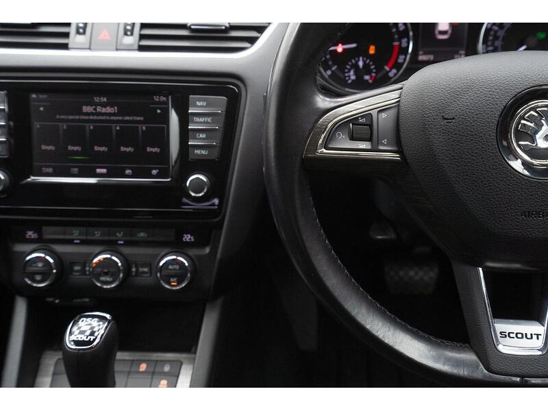 Skoda Octavia 2.0 TDI Scout DSG 4WD Euro 6 (s/s) 5dr - U1346