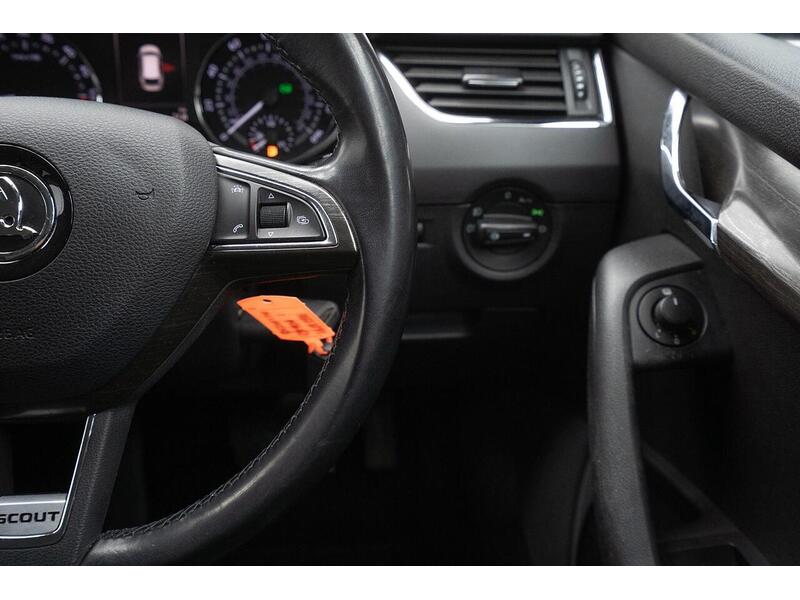 Skoda Octavia 2.0 TDI Scout DSG 4WD Euro 6 (s/s) 5dr - U1346