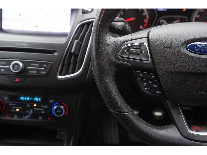 Ford Focus 2.0T EcoBoost ST-3 Euro 6 (s/s) 5dr - U1350
