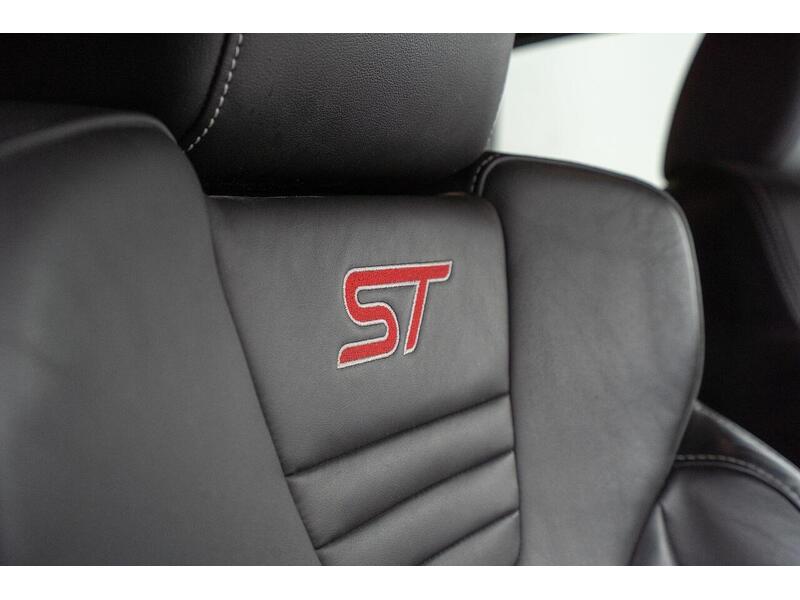 Ford Focus 2.0T EcoBoost ST-3 Euro 6 (s/s) 5dr - U1350