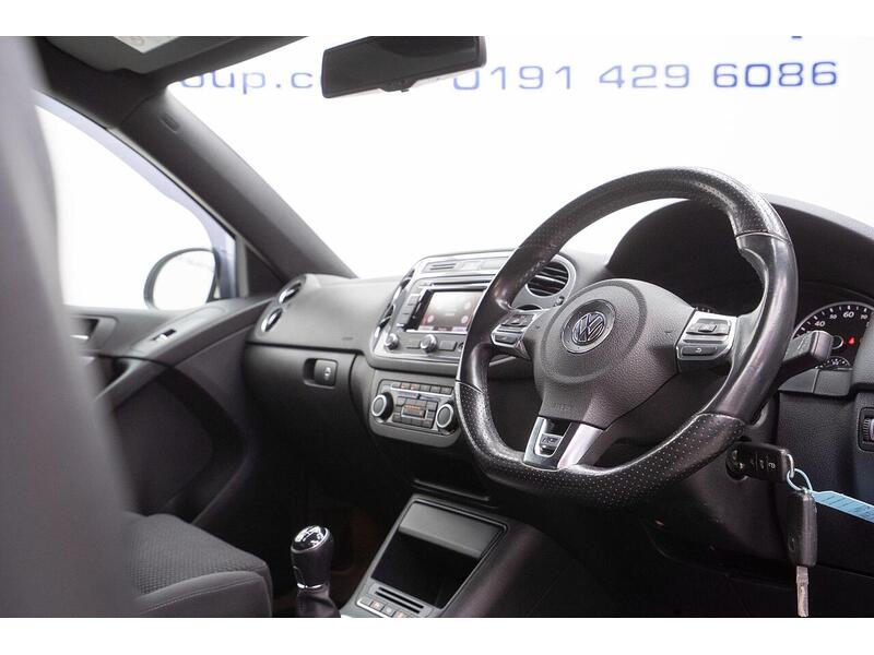 Volkswagen Tiguan 2.0 TDI BlueMotion Tech R-Line 4WD Euro 5 (s/s) 5dr (Nav) - U1364