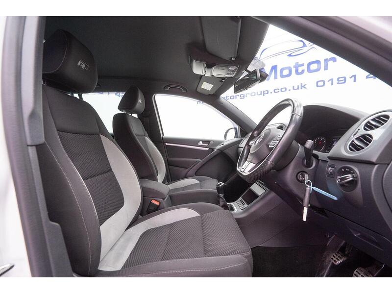 Volkswagen Tiguan 2.0 TDI BlueMotion Tech R-Line 4WD Euro 5 (s/s) 5dr (Nav) - U1364