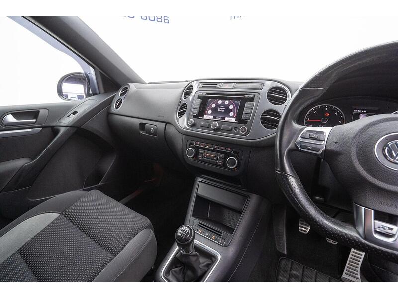 Volkswagen Tiguan 2.0 TDI BlueMotion Tech R-Line 4WD Euro 5 (s/s) 5dr (Nav) - U1364
