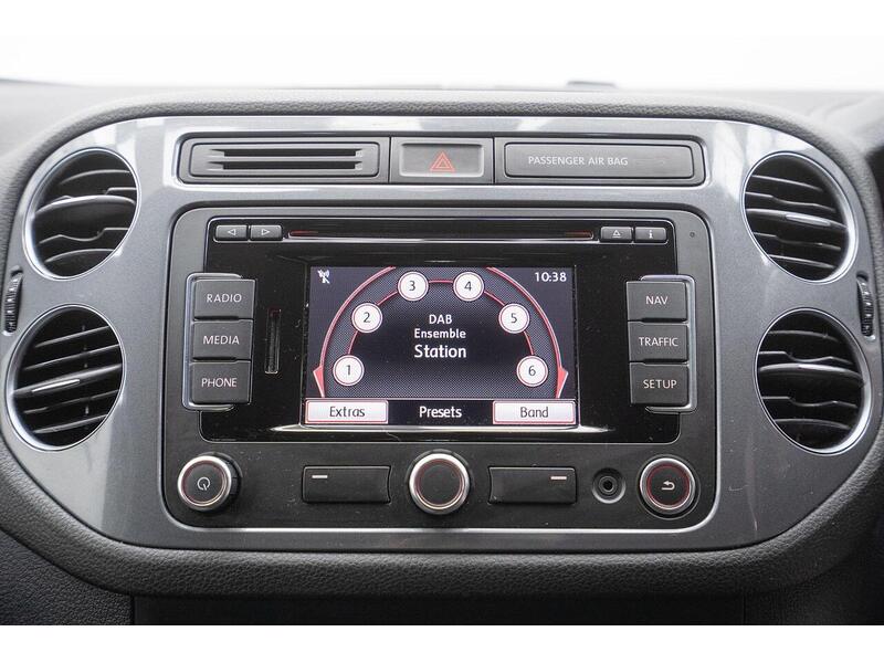 Volkswagen Tiguan 2.0 TDI BlueMotion Tech R-Line 4WD Euro 5 (s/s) 5dr (Nav) - U1364