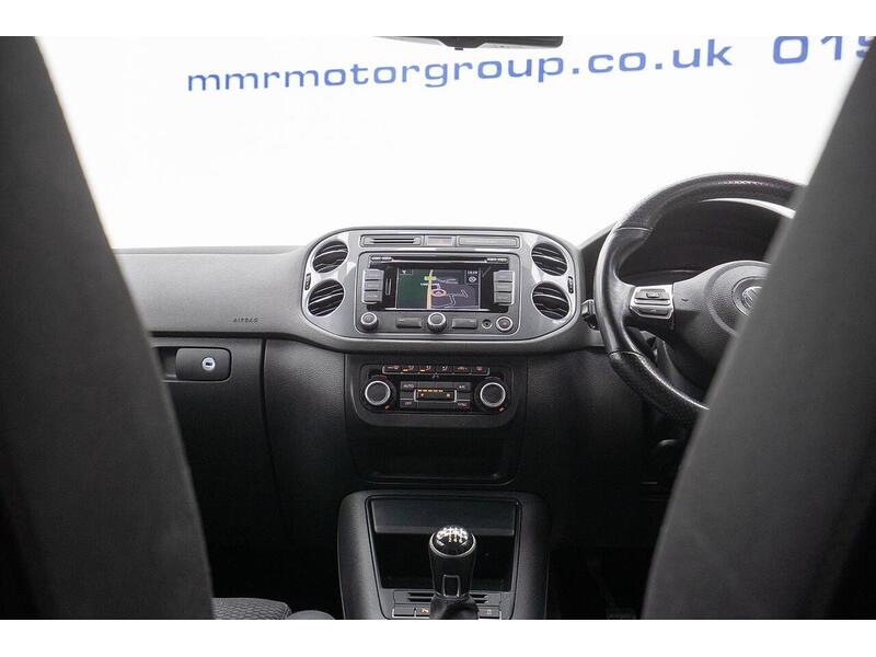 Volkswagen Tiguan 2.0 TDI BlueMotion Tech R-Line 4WD Euro 5 (s/s) 5dr (Nav) - U1364