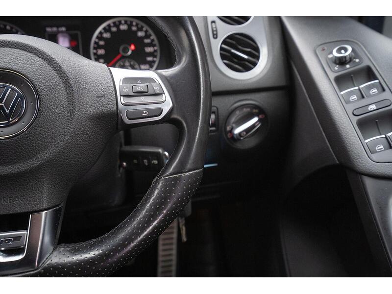 Volkswagen Tiguan 2.0 TDI BlueMotion Tech R-Line 4WD Euro 5 (s/s) 5dr (Nav) - U1364