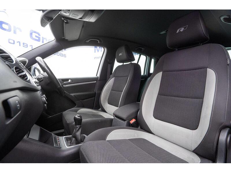 Volkswagen Tiguan 2.0 TDI BlueMotion Tech R-Line 4WD Euro 5 (s/s) 5dr (Nav) - U1364