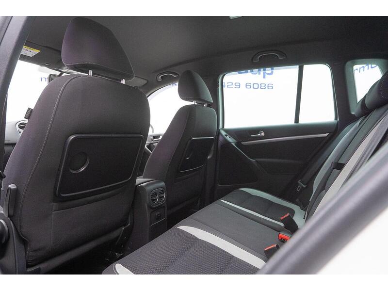 Volkswagen Tiguan 2.0 TDI BlueMotion Tech R-Line 4WD Euro 5 (s/s) 5dr (Nav) - U1364