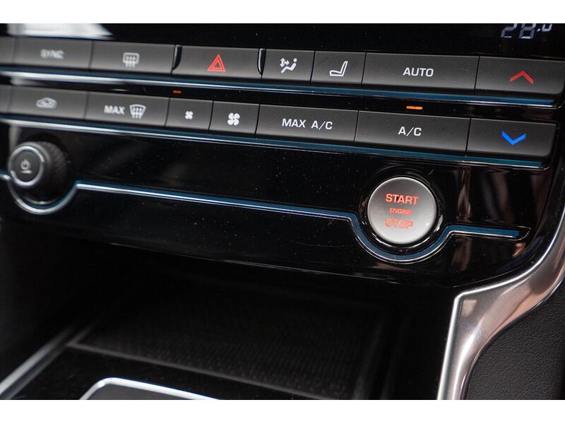 Jaguar XE 2.0d R-Sport Auto Euro 6 (s/s) 4dr - U1371