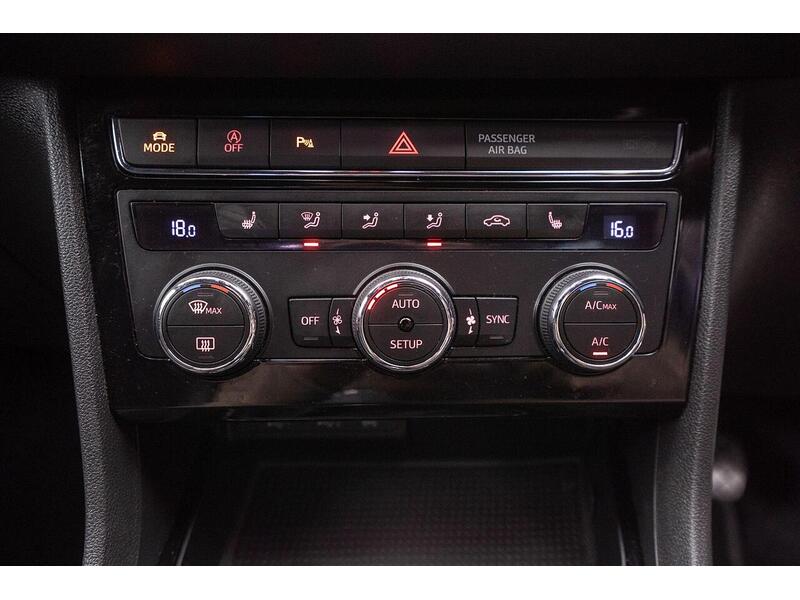 SEAT Leon 1.5 TSI EVO FR Black Edition Euro 6 (s/s) 5dr - U1381
