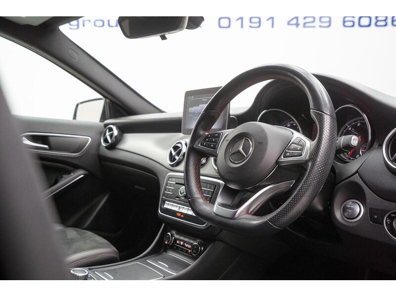 Mercedes-Benz GLA 1.6 GLA200 AMG Line 7G-DCT Euro 6 (s/s) 5dr - U1392