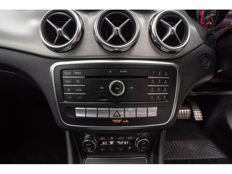 Mercedes-Benz GLA 1.6 GLA200 AMG Line 7G-DCT Euro 6 (s/s) 5dr - U1392