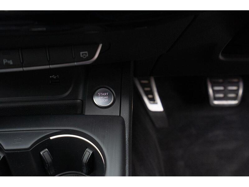 Audi A4 2.0 TDI 40 Black Edition S Tronic Euro 6 (s/s) 4dr - U1396