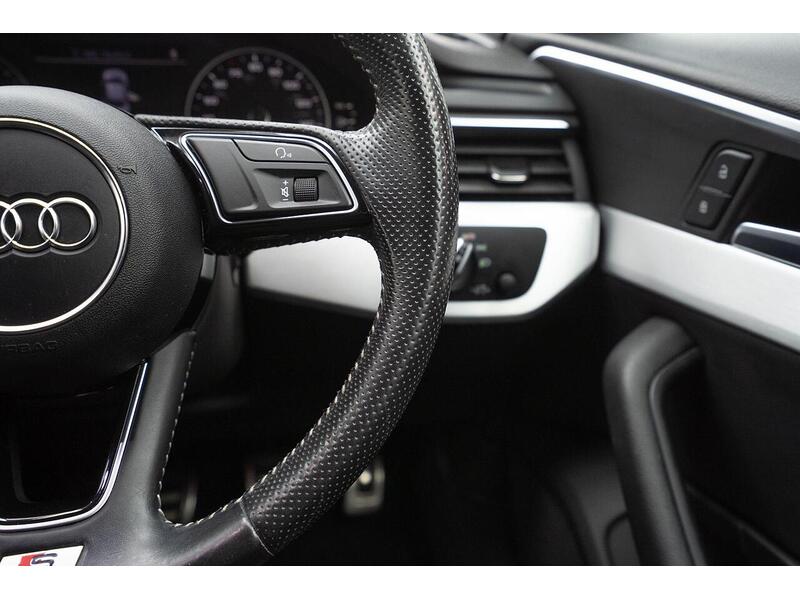 Audi A4 2.0 TDI ultra S line Euro 6 (s/s) 4dr - U1406