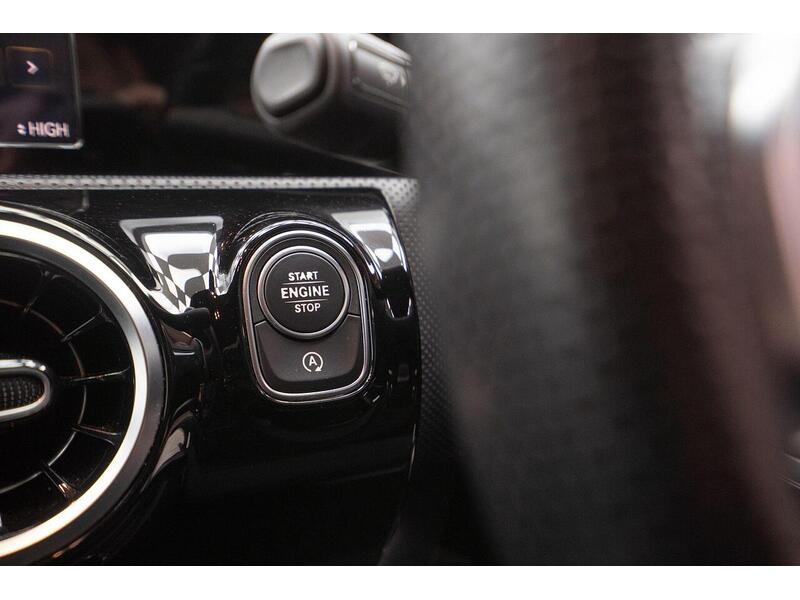 Mercedes-Benz A Class 1.5 A180d AMG Line 7G-DCT Euro 6 (s/s) 5dr - U1417