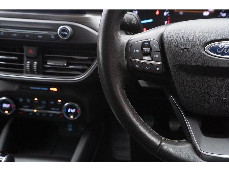 Ford Focus 1.0T EcoBoost Vignale Euro 6 (s/s) 5dr - U1424