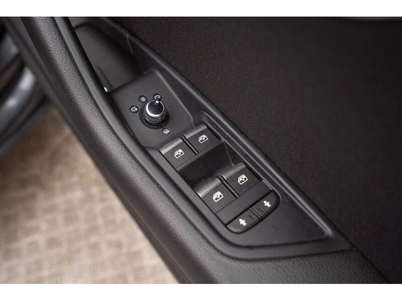 Audi A4 2.0 TDI ultra Sport S Tronic Euro 6 (s/s) 4dr - U1483