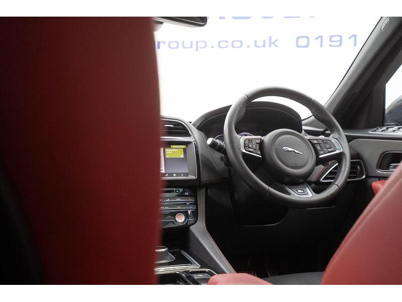 Jaguar F-PACE 3.0 D300 V6 S Auto AWD Euro 6 (s/s) 5dr - U1524