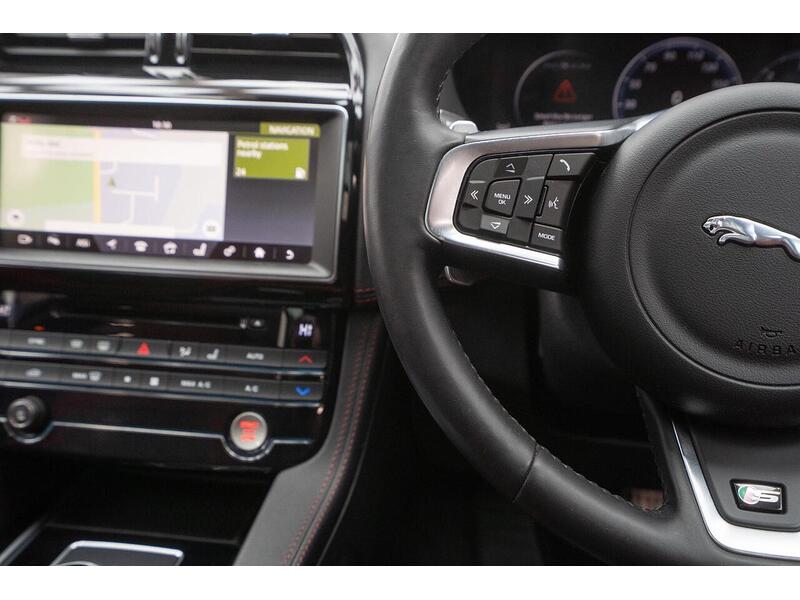 Jaguar F-PACE 3.0 D300 V6 S Auto AWD Euro 6 (s/s) 5dr - U1524