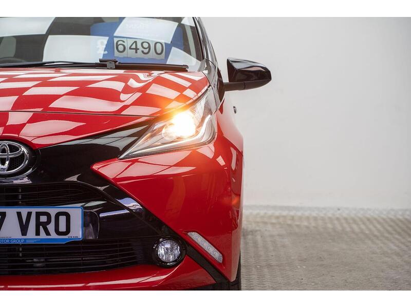 Toyota AYGO 1.0 VVT-i x-cite 4 Red Bi-Tone Euro 6 5dr - U1623