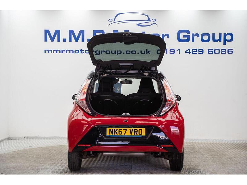 Toyota AYGO 1.0 VVT-i x-cite 4 Red Bi-Tone Euro 6 5dr - U1623