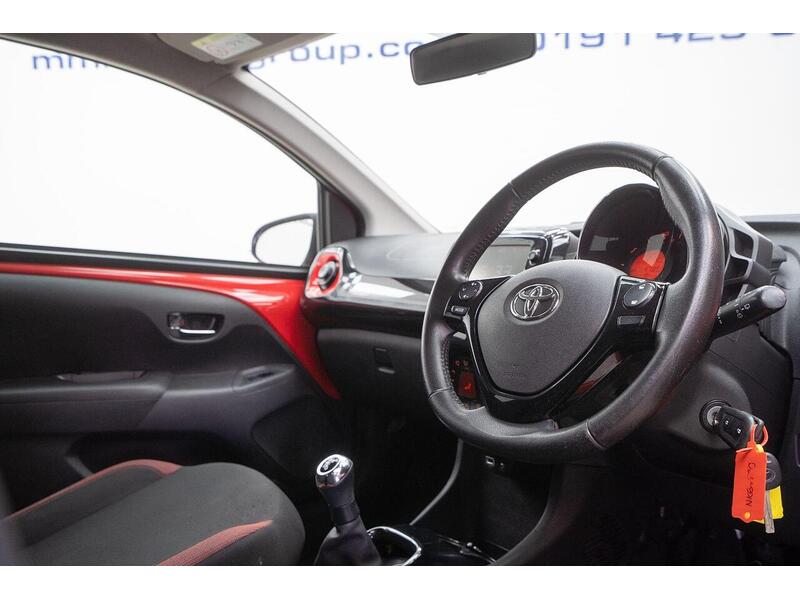 Toyota AYGO 1.0 VVT-i x-cite 4 Red Bi-Tone Euro 6 5dr - U1623