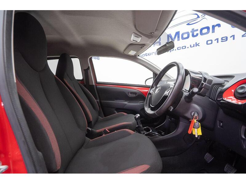 Toyota AYGO 1.0 VVT-i x-cite 4 Red Bi-Tone Euro 6 5dr - U1623
