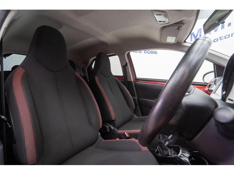 Toyota AYGO 1.0 VVT-i x-cite 4 Red Bi-Tone Euro 6 5dr - U1623