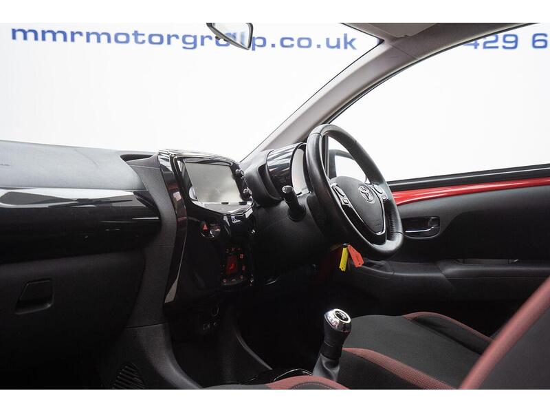 Toyota AYGO 1.0 VVT-i x-cite 4 Red Bi-Tone Euro 6 5dr - U1623