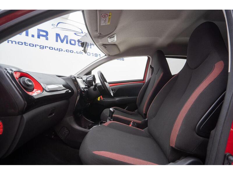 Toyota AYGO 1.0 VVT-i x-cite 4 Red Bi-Tone Euro 6 5dr - U1623
