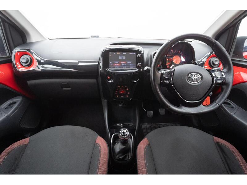 Toyota AYGO 1.0 VVT-i x-cite 4 Red Bi-Tone Euro 6 5dr - U1623