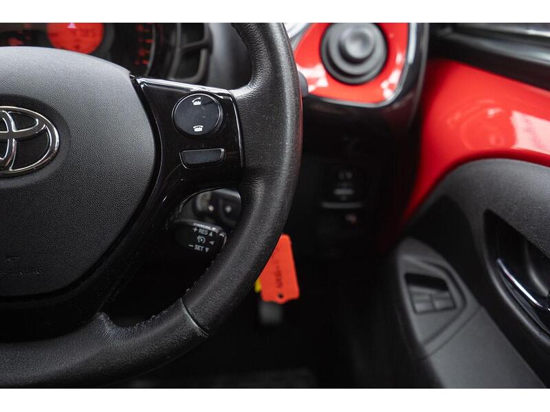 Toyota AYGO 1.0 VVT-i x-cite 4 Red Bi-Tone Euro 6 5dr - U1623