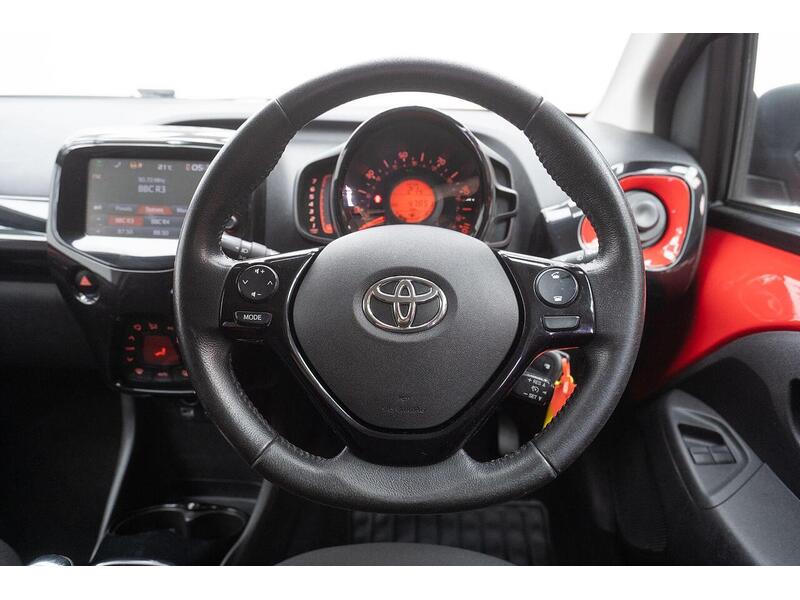 Toyota AYGO 1.0 VVT-i x-cite 4 Red Bi-Tone Euro 6 5dr - U1623