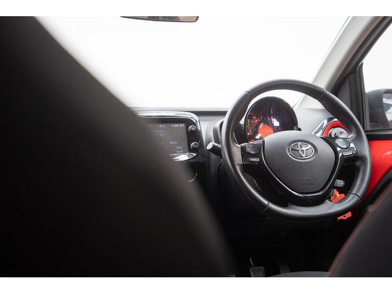 Toyota AYGO 1.0 VVT-i x-cite 4 Red Bi-Tone Euro 6 5dr - U1623