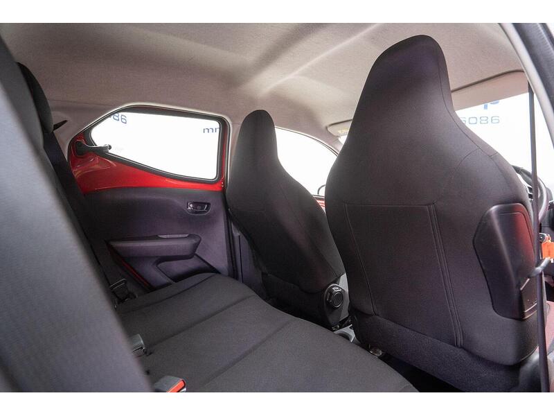 Toyota AYGO 1.0 VVT-i x-cite 4 Red Bi-Tone Euro 6 5dr - U1623
