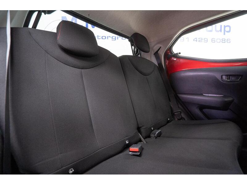 Toyota AYGO 1.0 VVT-i x-cite 4 Red Bi-Tone Euro 6 5dr - U1623