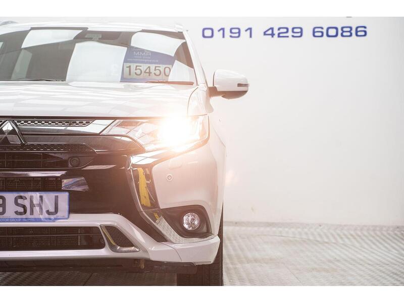 Mitsubishi Outlander 2.4h TwinMotor 13.8kWh Dynamic Safety CVT 4WD Euro 6 (s/s) 5dr - U785