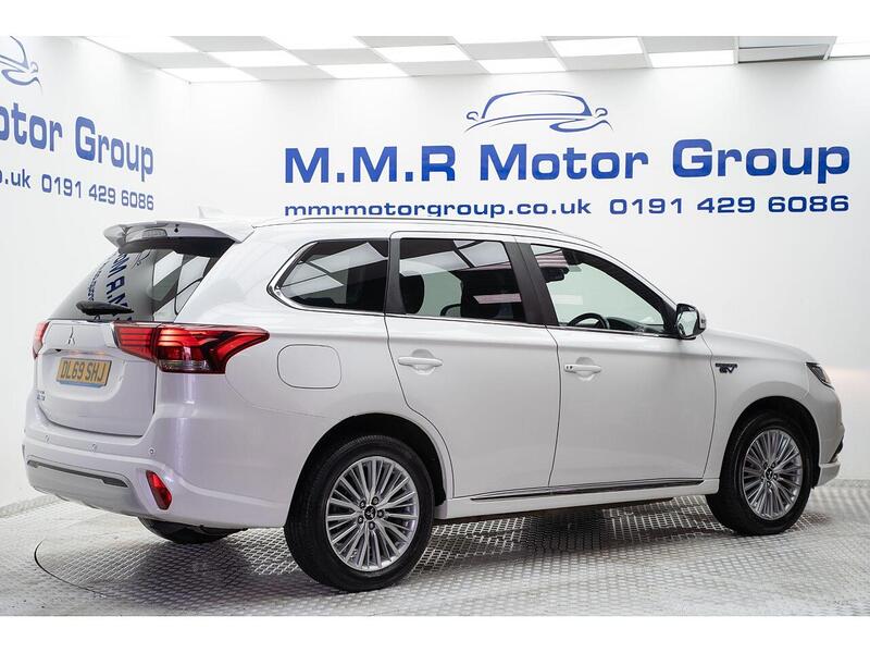 Mitsubishi Outlander 2.4h TwinMotor 13.8kWh Dynamic Safety CVT 4WD Euro 6 (s/s) 5dr - U785