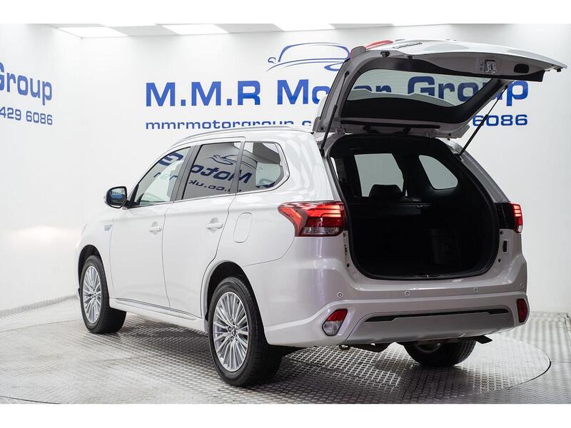 Mitsubishi Outlander 2.4h TwinMotor 13.8kWh Dynamic Safety CVT 4WD Euro 6 (s/s) 5dr - U785